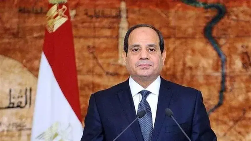 الرئيس السيسي يتفقد صالة العرض الذكية فى معرض مصر الدولى للطيران والفضاء بالعلمين