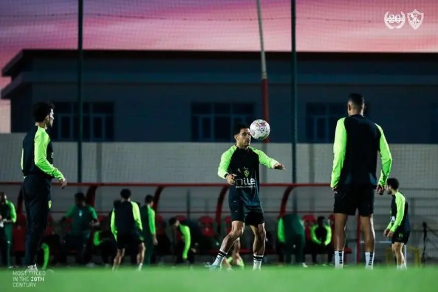 نائب السفير المصري في كينيا يؤازر الزمالك في المران استعدادا للشرطة الكيني