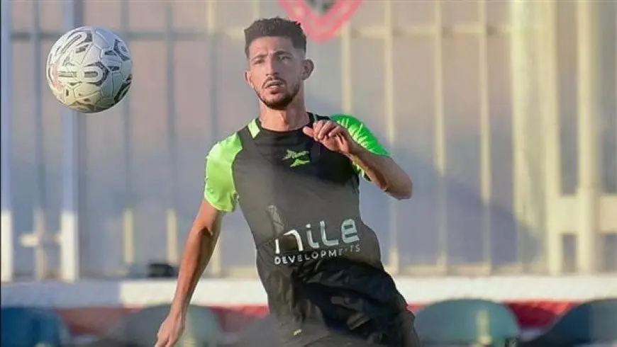 جلسه خاصه بين مدير الكره وفتوح على هامش مران الزمالك