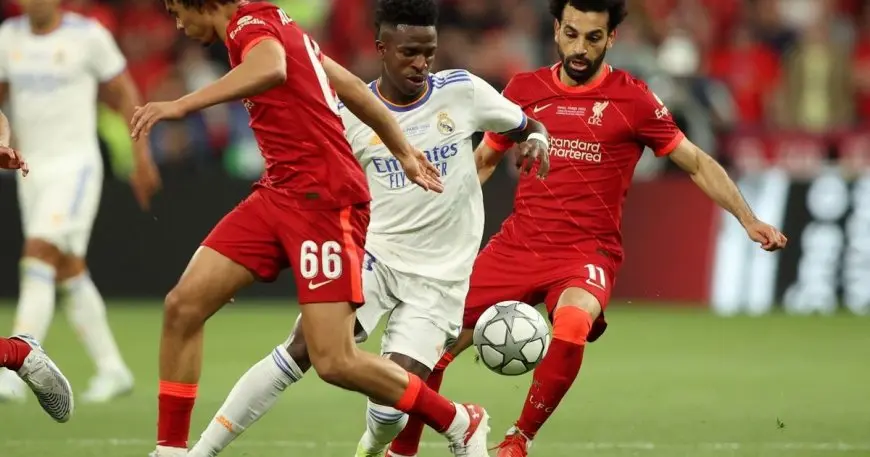 صلاح يكشف قدوته وأفضل صديق في الملاعب.. ولماذا صوَّت لفينيسيوس؟