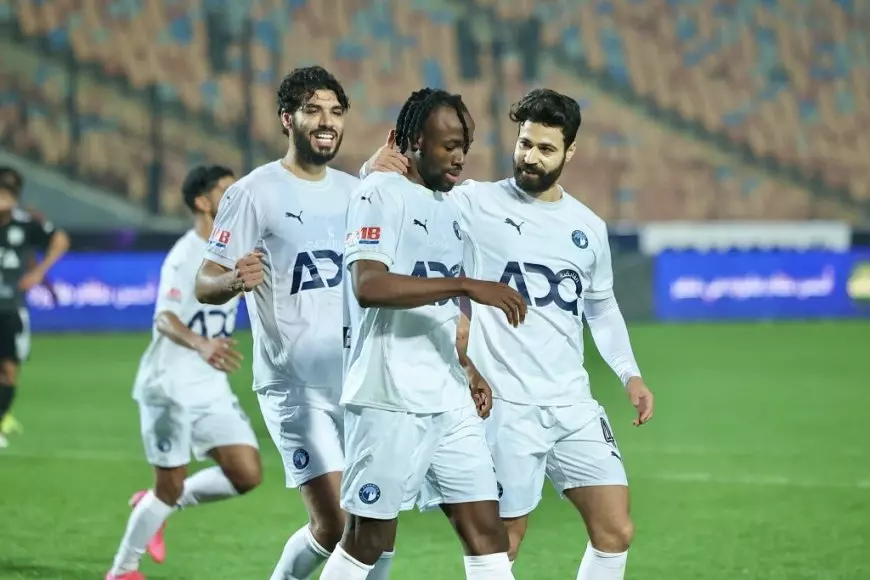 بيراميدز يصل ملعب الدفاع الجوي لمواجهة الزمالك في الدوري