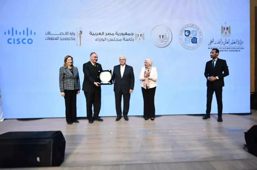 وزير التعليم العالي يشهد حفل تكريم الفائزين بمنح «سيسكو» للمسار الاحترافي