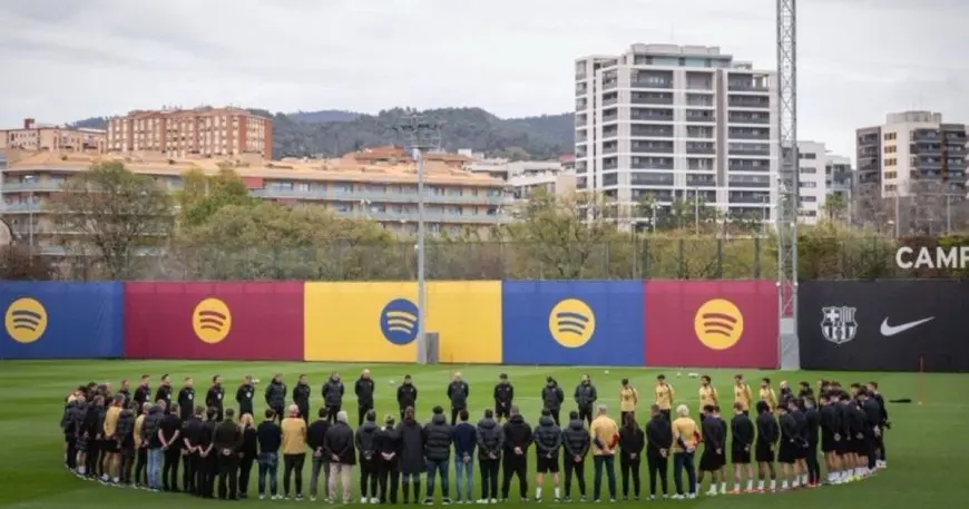 لاعبو برشلونة يقاطعون مؤتمر بنفيكا حداداً على وفاة الطبيب