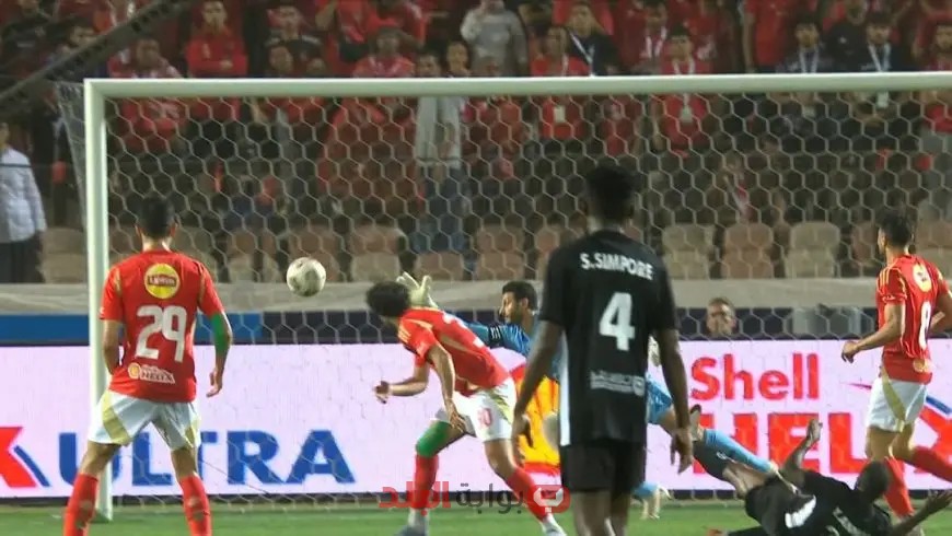 اللاعب ياو أنور يفاجئ الجماهير بتسجيل هدف التعادل لبتروجت ضد الأهلي