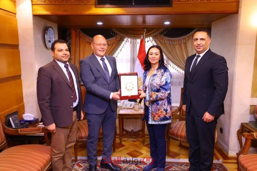 وزيرة التضامن ورئيس جامعة سوهاج يجتمعان لتعزيز التعاون!