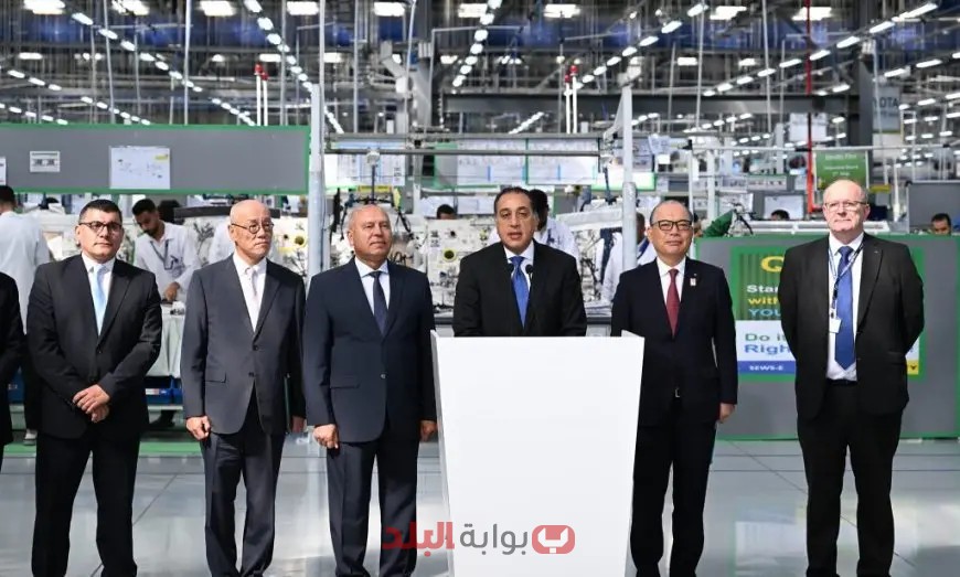 رئيس الوزراء يكشف عن أحد أكبر مصانع الضفائر الكهربائية في العالم!