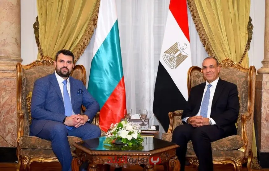 وزير الخارجية والهجرة يبحث مع نظيره البلغاري قضايا ساخنة على الساحة الإقليمية والدولية