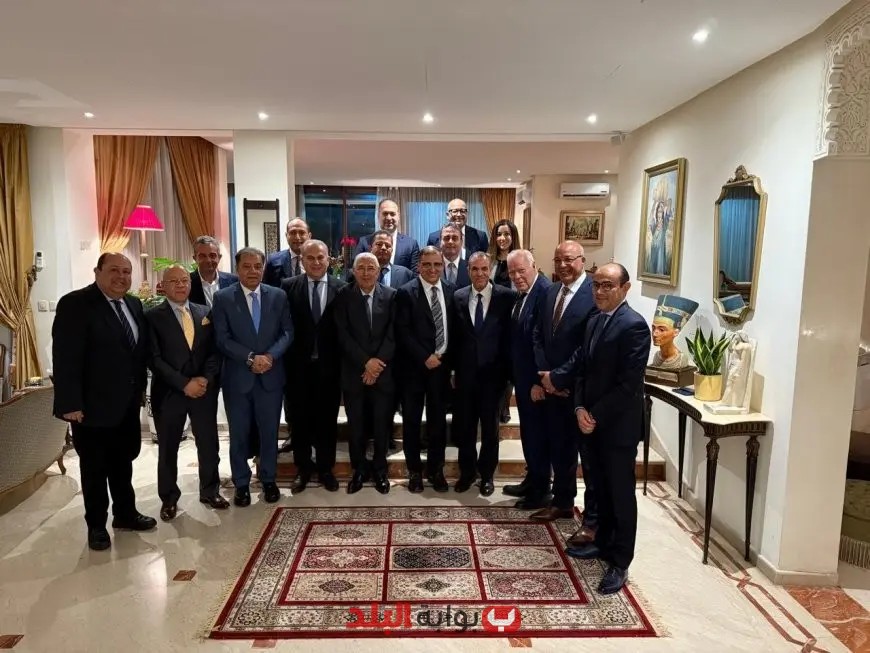 لقاء ساخن بين وزير الخارجية ونخبة من رجال الأعمال ورؤساء البنوك في المغرب!