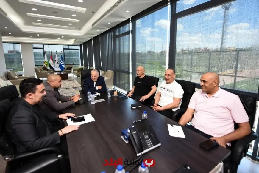 أبو ريدة ودياب يبحثان مع الجهاز الفني للمنتخب خطة جديدة لتوفيق بين التزاماتهما المحلية