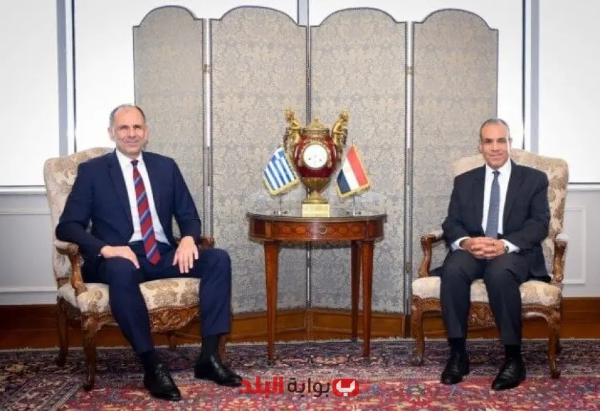 وزير الخارجية يبرز عمق العلاقات المتميزة مع اليونان خلال لقائه بنظيره