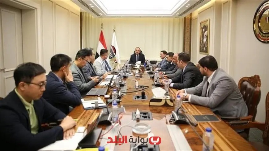 وزير قطاع الأعمال يستكشف فرص التعاون الواعدة في صناعة الغزل والنسيج