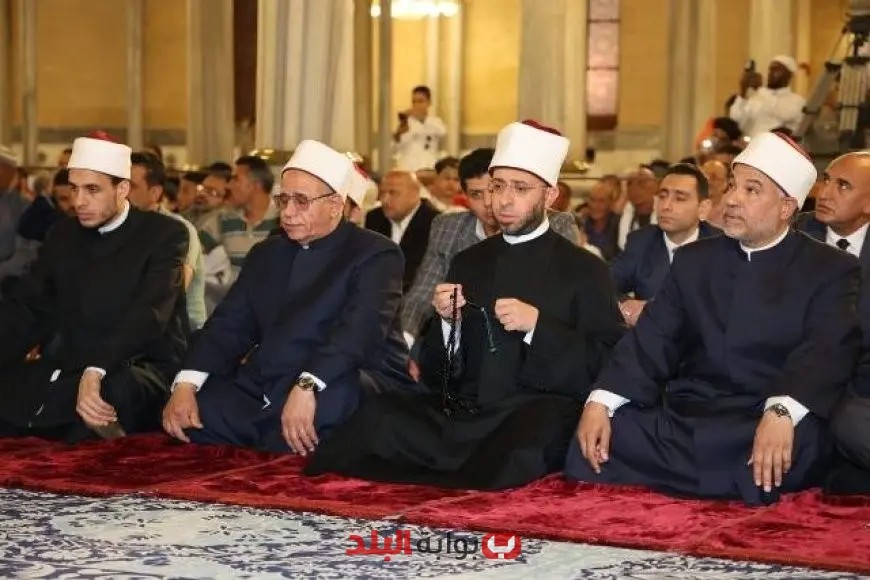 وزير الأوقاف يحضر صلاة الجمعة في مسجد الحسين بالقاهرة: تجمع ديني مميز