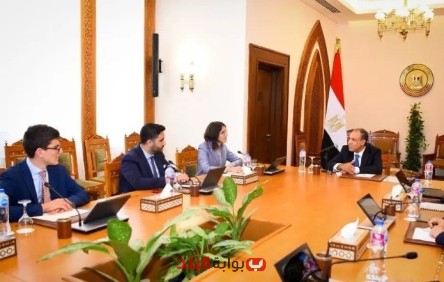 وزير الخارجية يلتقي طلاب الجامعات البريطانية في المملكة المتحدة: تعزيز العلاقات الثقافية والتعليمية