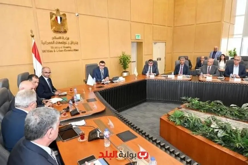 وزير الإسكان يترقب تطورات مشروعات المرافق ويعزز توطين الصناعة في البلاد