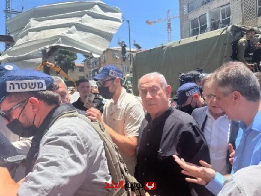 “نتنياهو يظهر للعلن بعد خروجه من الملجأ: وجه شاحب وزي أسود يثيران التساؤلات”