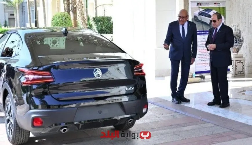 “الرئيس السيسي يستعرض سيارات «سيتروين C4X» المحلية: جولة مميزة مع الفيديو”