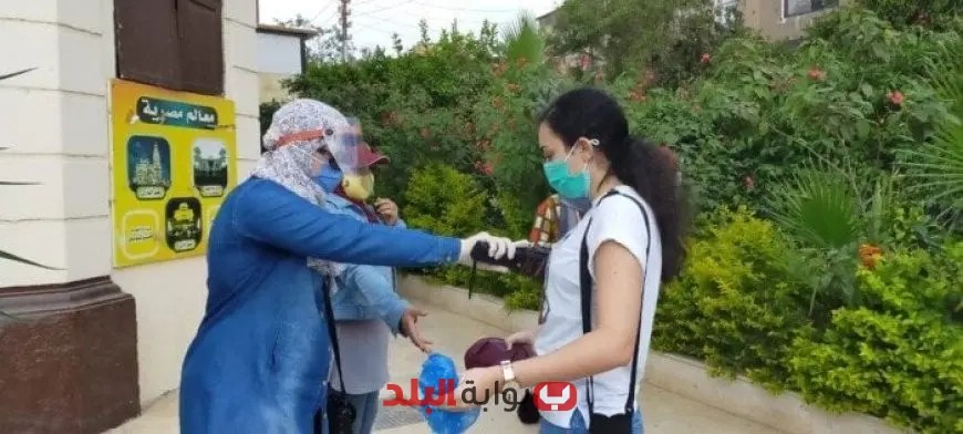 تفتيش الطلاب في الثانوية العامة 2025: استخدام العصا الإلكترونية لضمان السلامة قبل دخول اللجان