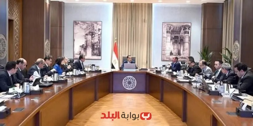 رئيس الوزراء يؤكد الالتزام بتأمين مخزون كافٍ من الأدوية والمستلزمات الطبية الضرورية