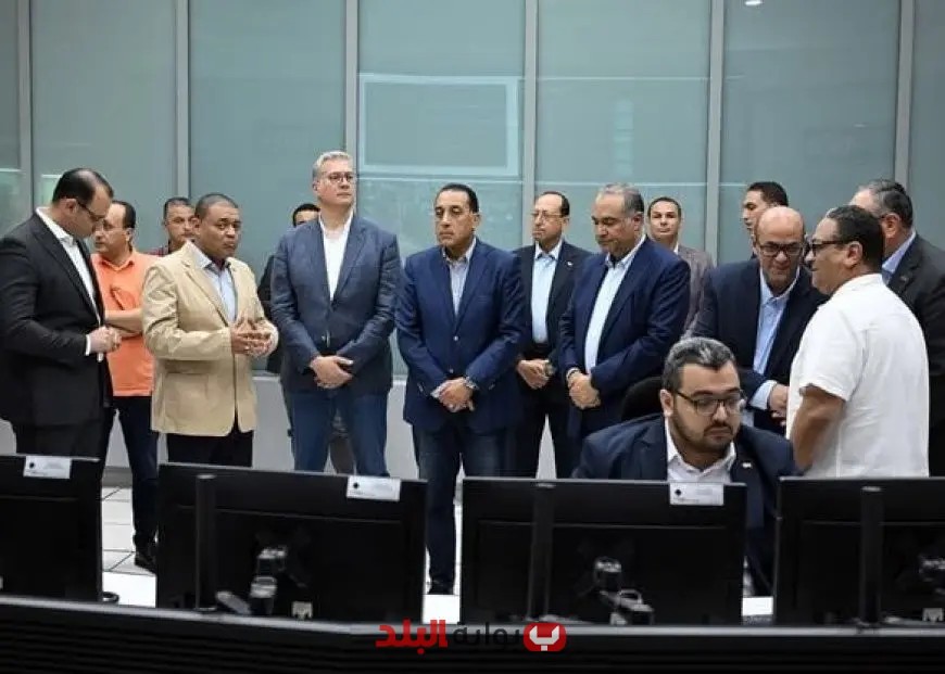 رئيس الوزراء يتابع عن كثب سير العمل من مركز التحكم في الشبكة القومية للغاز الطبيعي