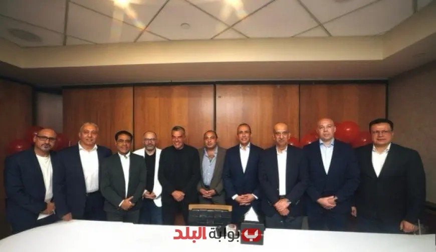 الأهلي يحتفل بمأدبة عشاء مميزة ويتبادل الهدايا التذكارية خلال المونديال