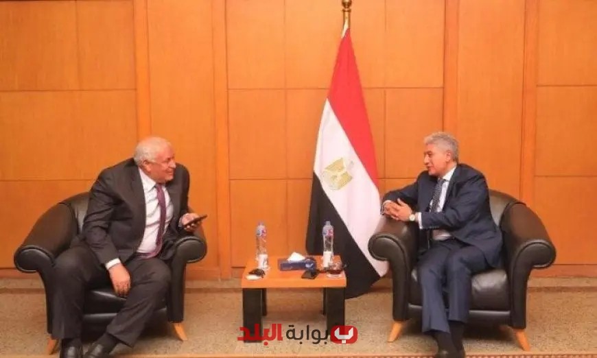 وزير السياحة والمحافظ يناقشان سبل تعزيز التعاون المشترك في الوادي الجديد