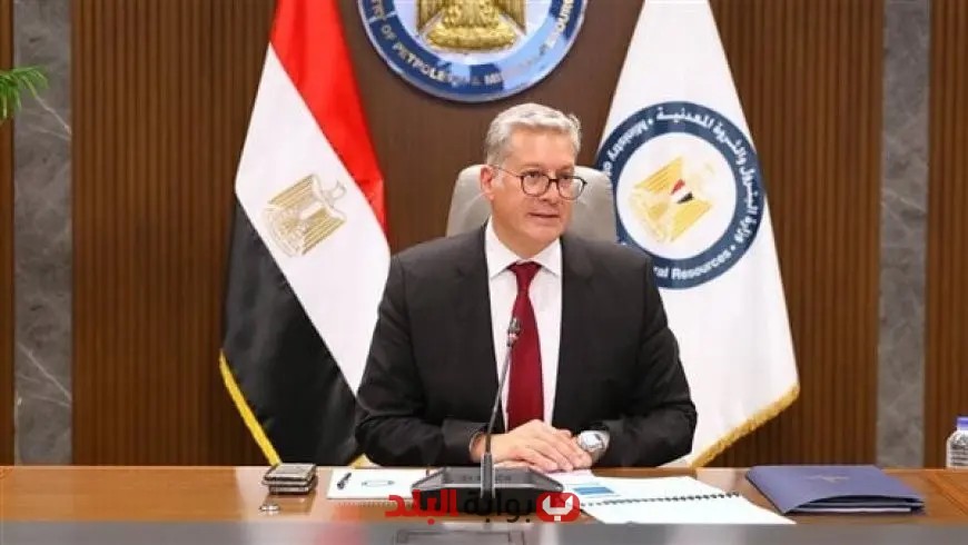 وزير البترول يزور موقع حادث انقلاب بارج Adam Marine 12 في خليج السويس لمتابعة الأحداث الطارئة
