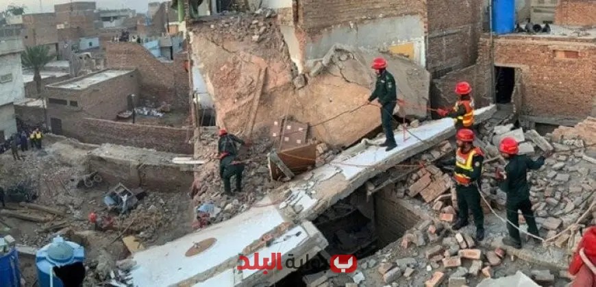 باكستان: تجاوز عدد ضحايا انهيار مبنى سكني في كراتشي 27 قتيلاً مع استمرار عمليات الإنقاذ