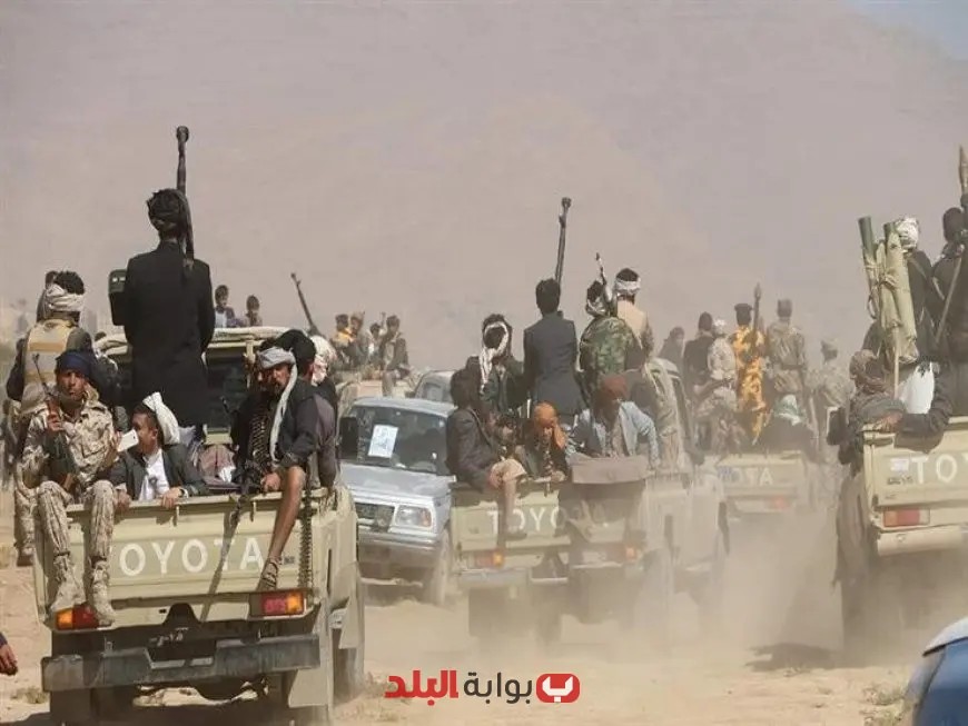 الحوثيون يعلنون: “استهداف ناقلة بضائع في البحر الأحمر وتهديد بالغرق!”