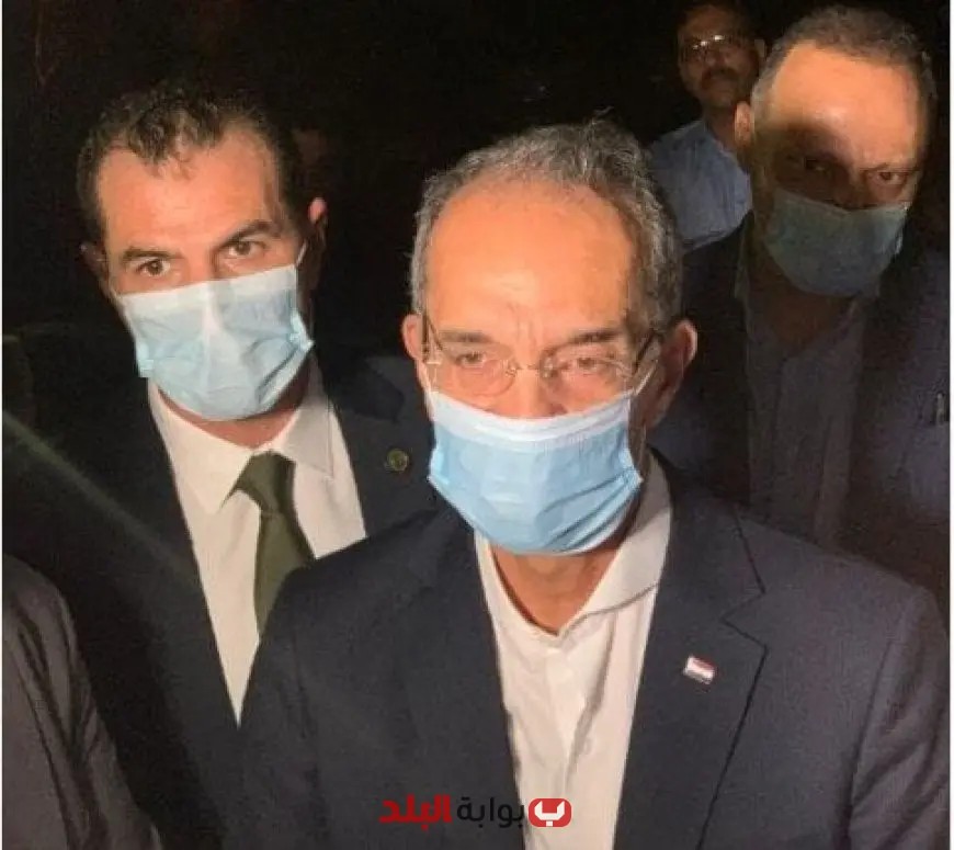 “وزير الاتصالات يتفقد آثار الحريق في سنترال رمسيس ويعد بتعويض المتضررين”