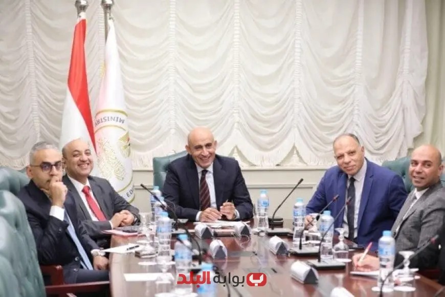 “عبر الفيديو كونفرانس: وزير التعليم يناقش مع مديري المديريات آخر ترتيبات امتحانات الثانوية العامة”