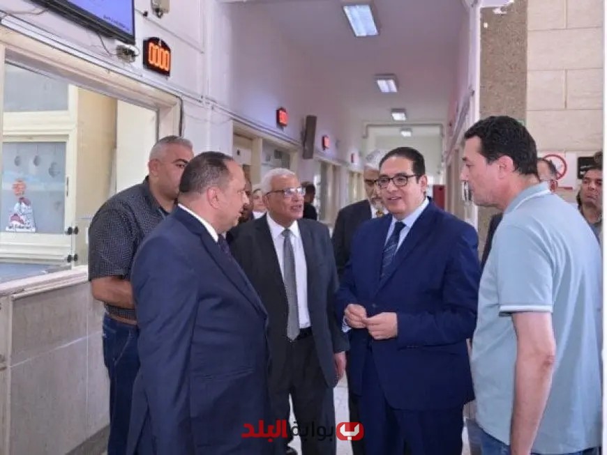 رئيس جامعة القاهرة يقوم بجولة ميدانية في معامل التنسيق الإلكتروني لكليات الهندسة والزراعة والدراسات العليا