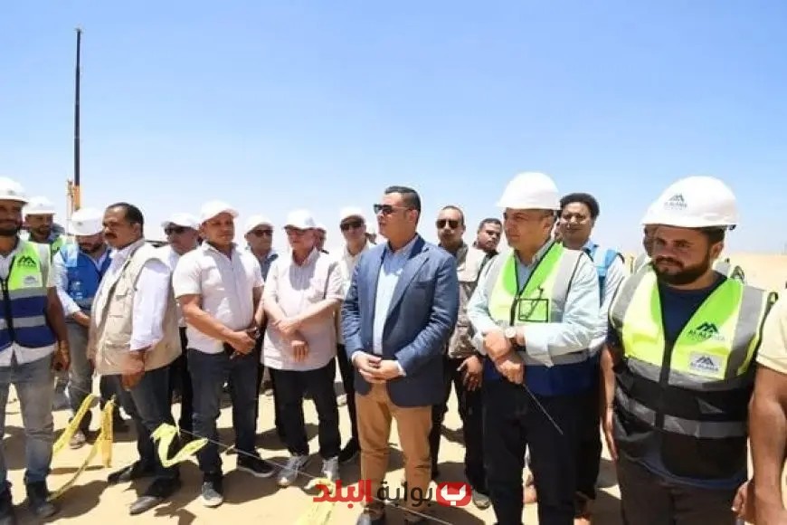 وزير الإسكان يزور محطة تنقية مياه الشرب الجديدة ويستعرض تطوير محاور الطرق بمدينة السادات