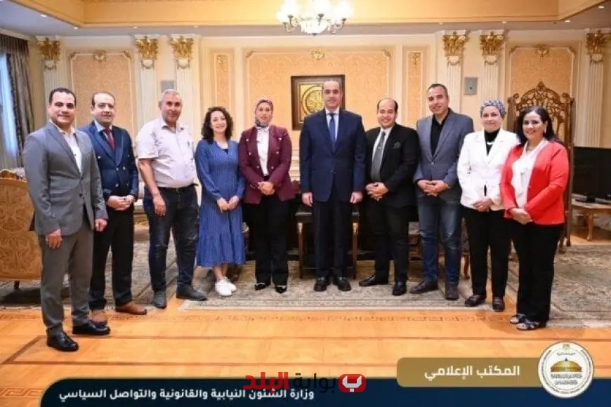 خلال لقاء مثير مع المحررين البرلمانيين، وزير الشئون النيابية يعبّر عن تقديره العميق لدور الصحفيين المهني