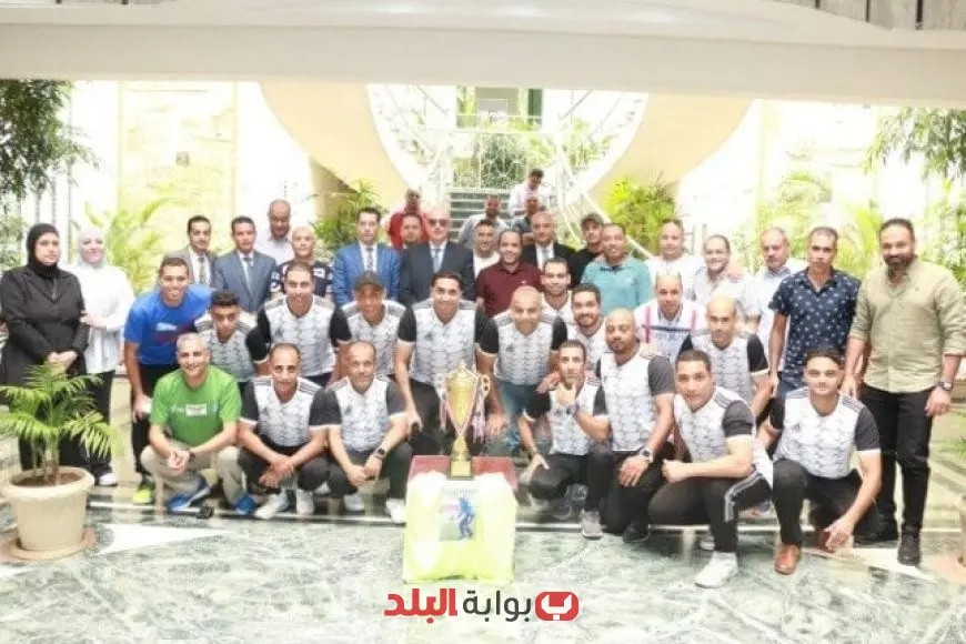 تكريم الطيار وائل النشار لنجوم المصرية للمطارات: لحظات مميزة بالصورة!
