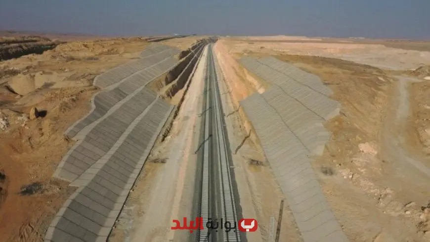 “شاهد: تركيب قضبان مشروع القطار الكهربائي السريع من العين السخنة إلى مطروح – تفاصيل مثيرة في الفيديو”