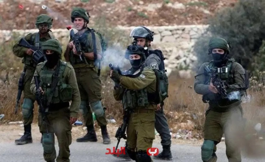 إصابة عشرات الفلسطينيين في هجوم عنيف من المستوطنين وقوات الاحتلال على قرية المغير