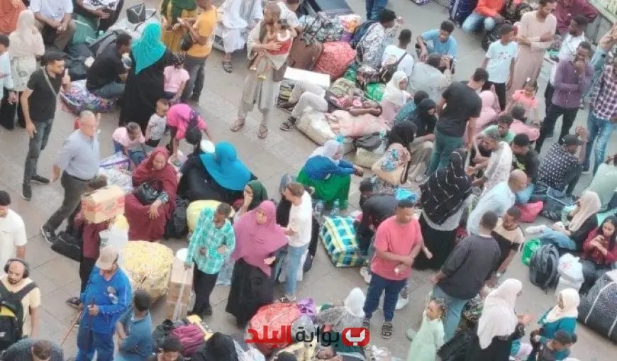 “سودانيون يتوافدون بكثافة على محطة مصر لركوب القطار إلى أسوان”