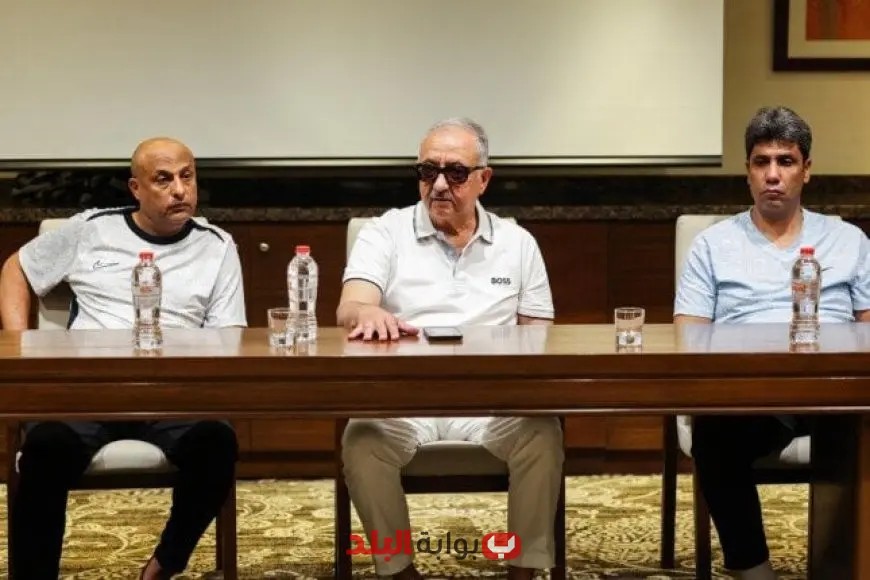 رئيس نادي البنك الأهلي يلتقي بالجهاز الفني واللاعبين خلال معسكر برج العرب استعداداً للموسم الجديد