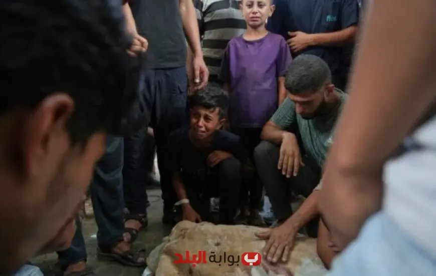 أسوشيتد برس: مقتل 25 في غزة بينهم من كانوا يسعون للحصول على الغذاء بعد الهجمات الإسرائيلية القاسية