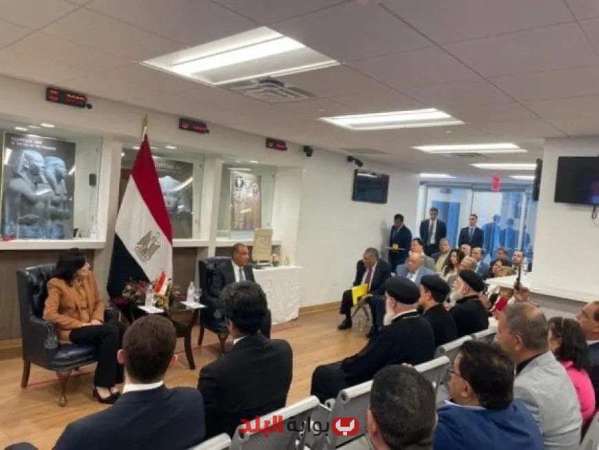 وزير الخارجية يؤكد أهمية تعزيز روابط التواصل مع الجاليات المصرية في الخارج