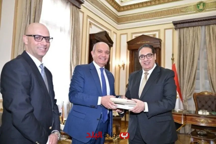 رئيس جامعة القاهرة يثني على العلاقات المصرية الأردنية العميقة خلال لقائه بالسفير الأردني