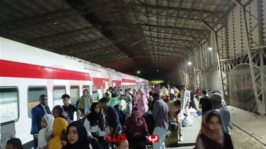 “940 سودانيًا يصلون محطة قطارات ميناء السد بأسوان في رحلتهم العودة إلى الوطن”