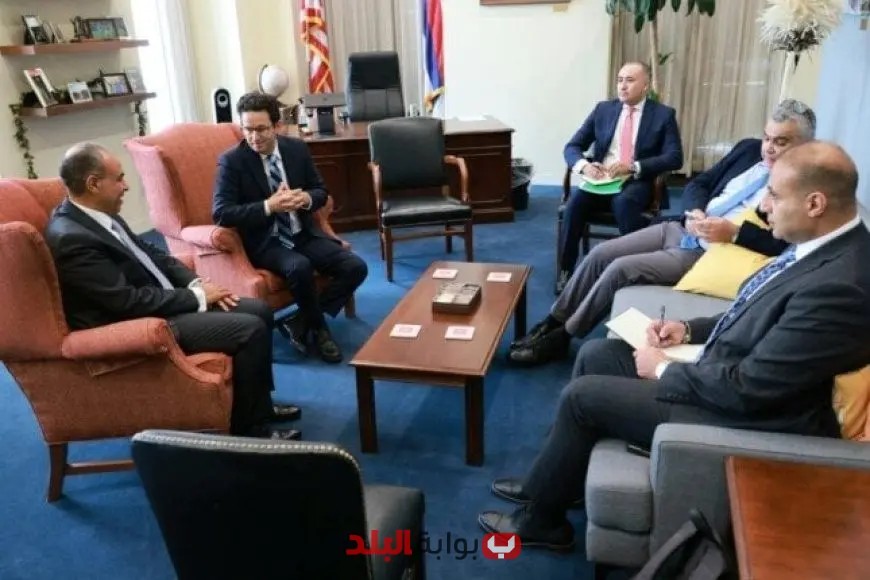 وزير الخارجية يبحث سبل تعزيز التعاون والتنسيق مع سيناتور أمريكي في مجلس الشيوخ
