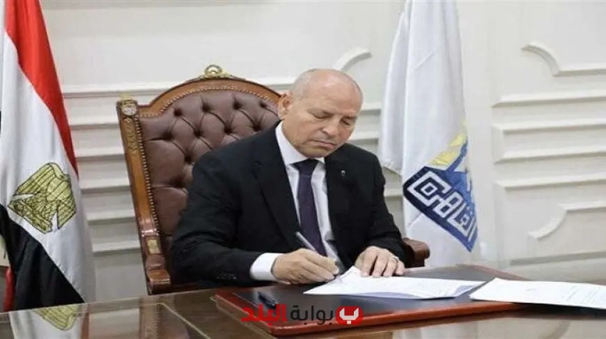 محافظ القاهرة يتولى إشراف نقل الباعة الجائلين من حديقة الأزبكية إلى جراج العتبة بشكل رسمي