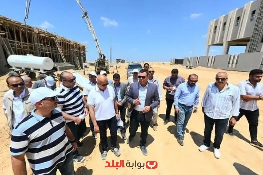وزير الإسكان يقوم بجولة تفقدية لمشروع مرافق الأراضي الصناعية في برج العرب الجديدة