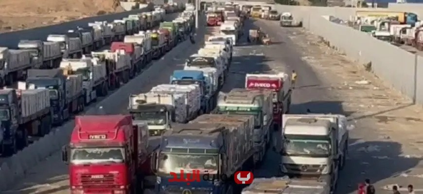 شاحنات زاد العزة تدخل غزة مجددًا عبر معبر كرم أبو سالم لتعزيز الإمدادات الإنسانية