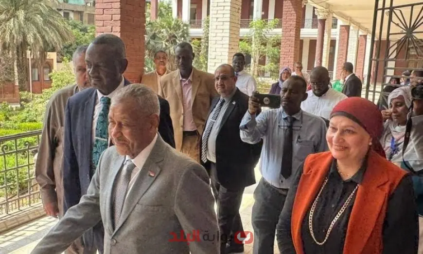 مصر تدعم الطلاب السودانيين.. مدير تعليم القاهرة والسفير السودانى يتفقدان امتحانات الشهادة الإعدادية في القاهرة
