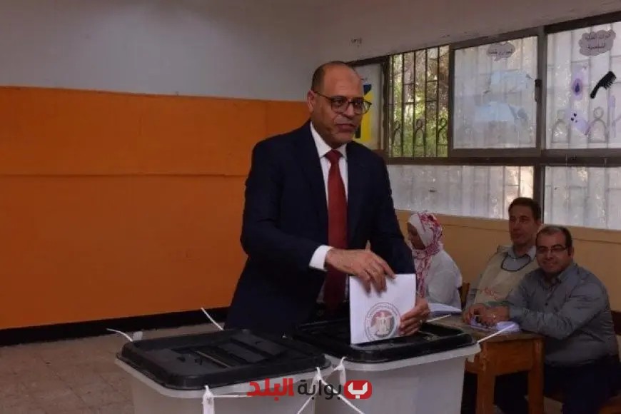 وزير العمل يُشارك في انتخابات مجلس الشيوخ بالتجمع الخامس ويُدلي بصوته