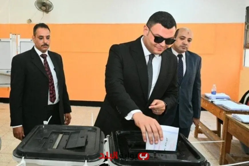 وزير الإسكان يشارك في انتخابات مجلس الشيوخ بالتجمع الخامس ويُدلي بصوته