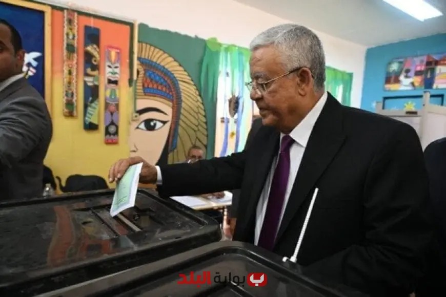 جبالي يشارك في انتخابات مجلس الشيوخ ويصوت أمام مدرسة مصطفى كامل بالنزهة